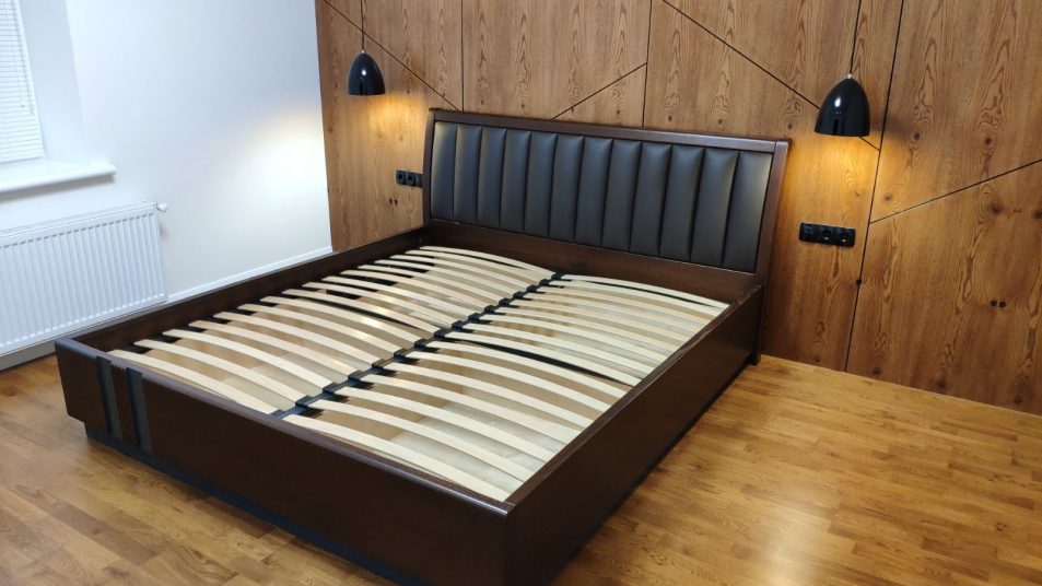 Дерев'яні ліжка